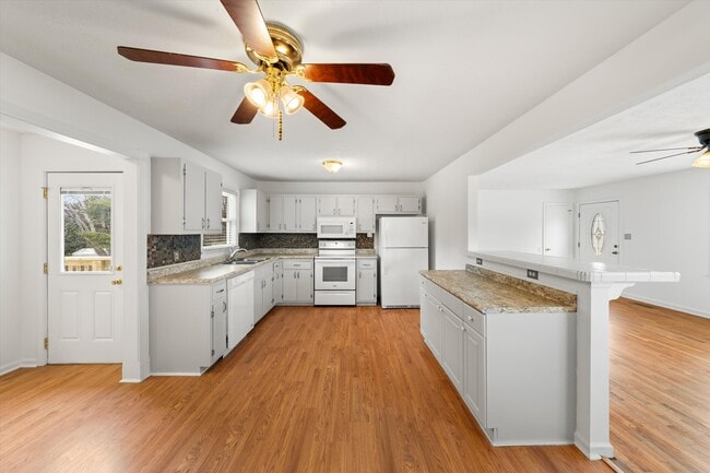 Building Photo - 6929 Mackin Ln