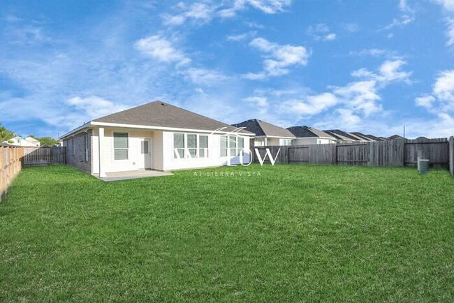 Building Photo - Incredible 3-Bedroom Home – 4 Weeks FREE R...