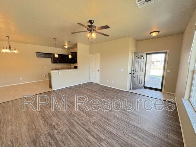 Building Photo - 167 Bison Ct Way