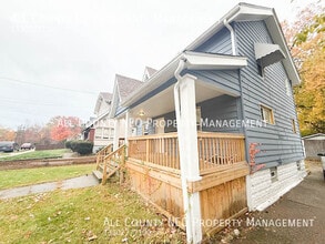 Building Photo - 575 Fernwood Dr