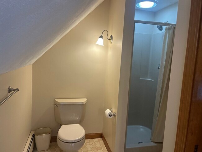 Building Photo - 15 Lorin Dr