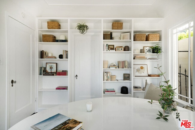 Building Photo - 6239 Holly Mont Dr