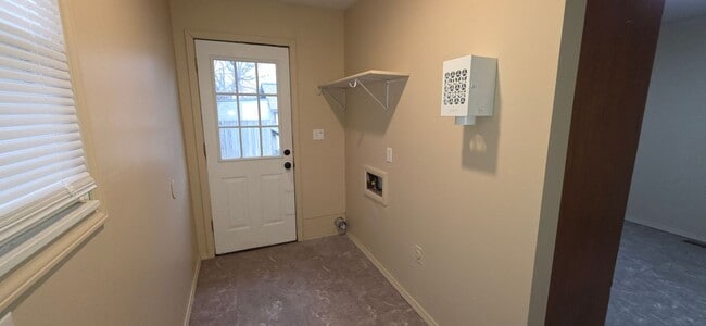 Building Photo - 3 Bedroom! All Brick! Garage!  $995!