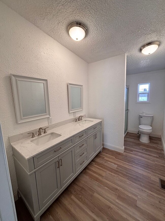 Building Photo - 3950 White Pine Dr