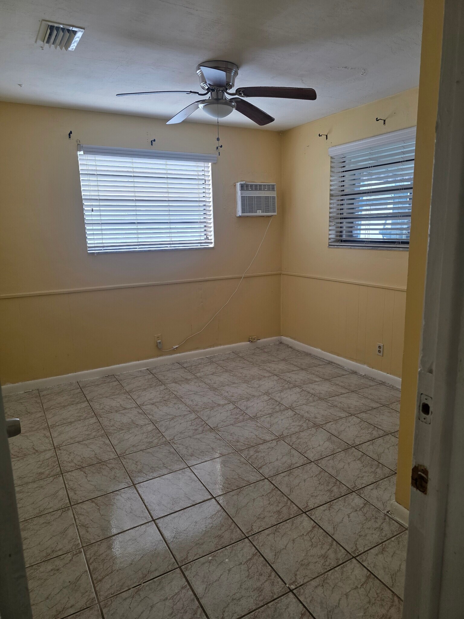 Building Photo - 4941 NW 12th Ct