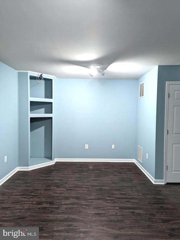 Building Photo - 14173 HUNTERS Way