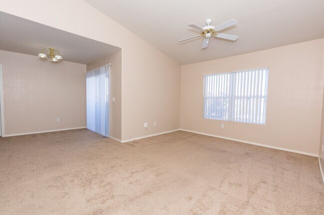 Building Photo - Lovely 2-Bedroom Condo in the Tuscano Comm...
