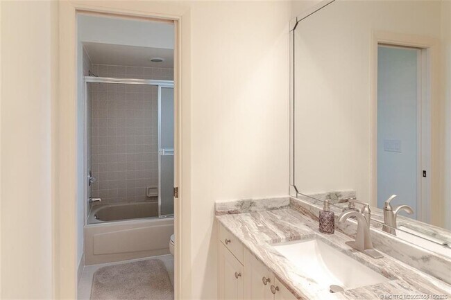 Building Photo - 2343 SW Spoonbill Dr