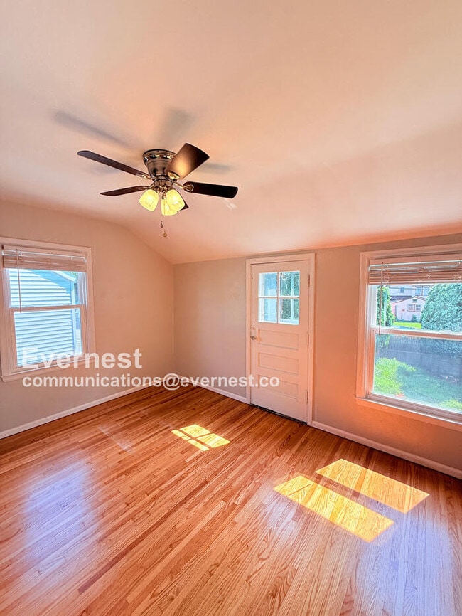 Building Photo - 3852 Wallwerth Dr