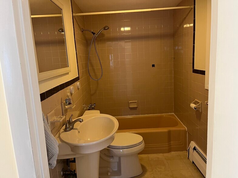 Building Photo - 31 Bridge St