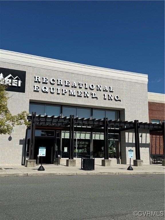 Building Photo - 3924 Village Townes Walk