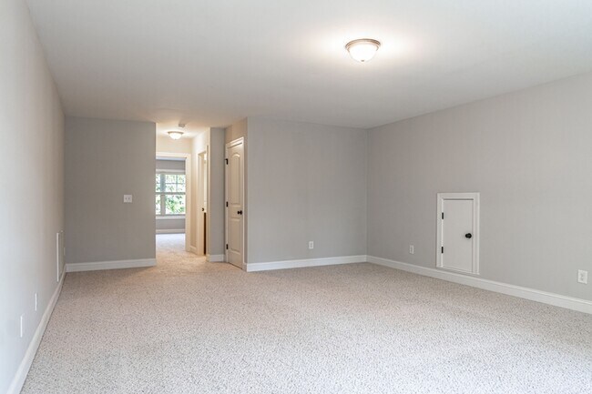 Building Photo - 100 Wiregrass Ln