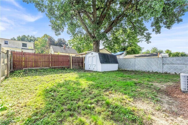 Building Photo - 1253 Hilltop Dr
