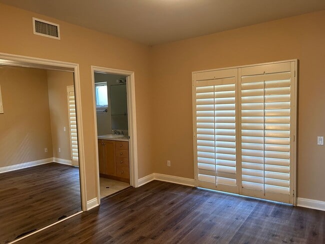 Building Photo - Amazing 3 story free standing contemporary house with terrific ocean views in Playa Del Rey