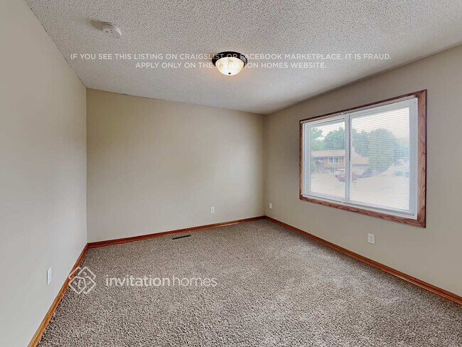 Building Photo - 6701 N Bryant Ave