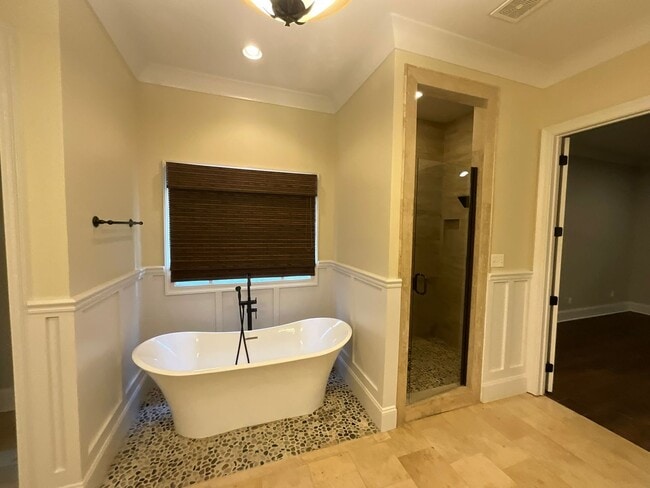 Building Photo - Live in Greystone Golf & Country Club!
