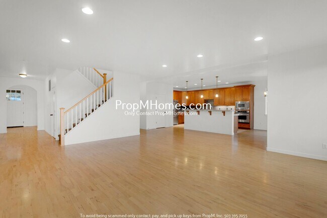 Building Photo - Updated Luxury Five Bedroom Home in Happy Valley!