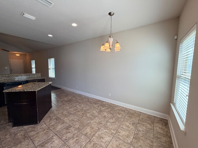 Building Photo - 2492 Bentridge Dr W