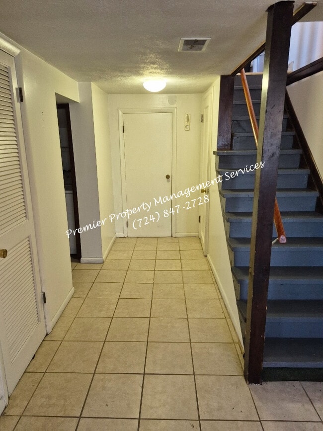 Building Photo - 451 Maplewood Ave