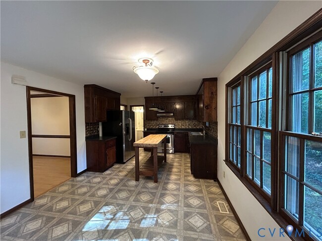 Building Photo - 7502 Native Dancer Dr