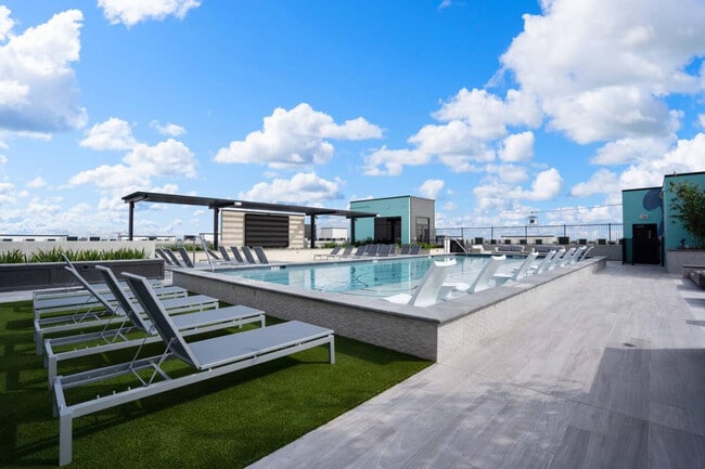 Building Photo - 1111 Shepherd Dr