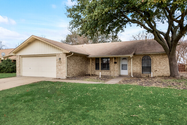 Building Photo - Gem in Garland