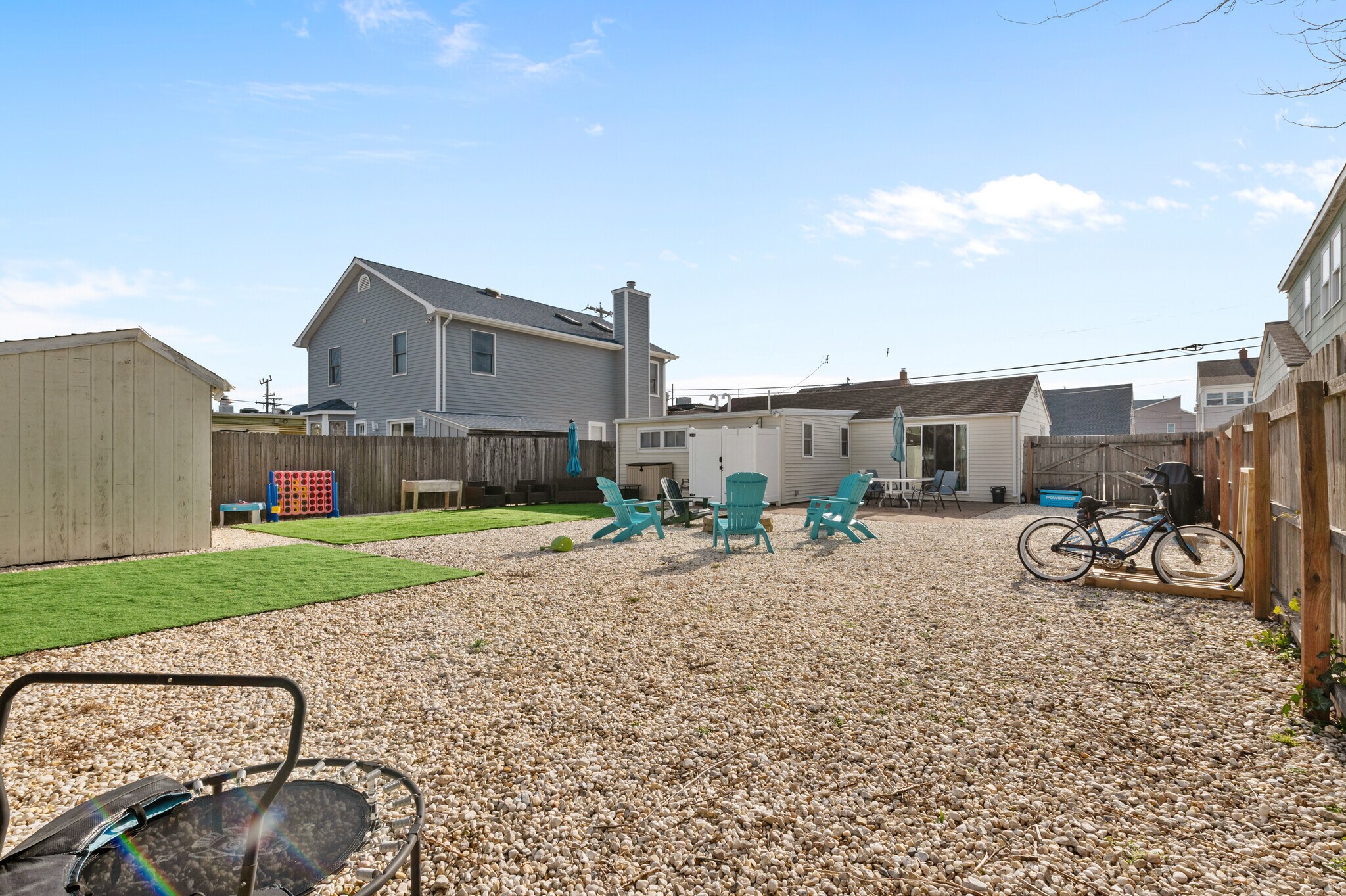 Building Photo - 104 7th Ave