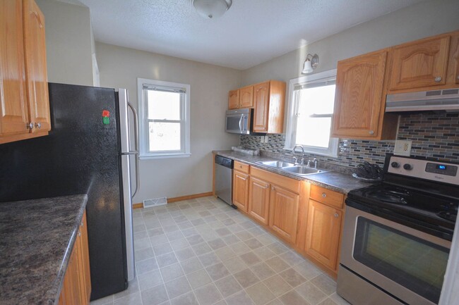 Building Photo - Cute, Remodeled 2br Home, Like New!