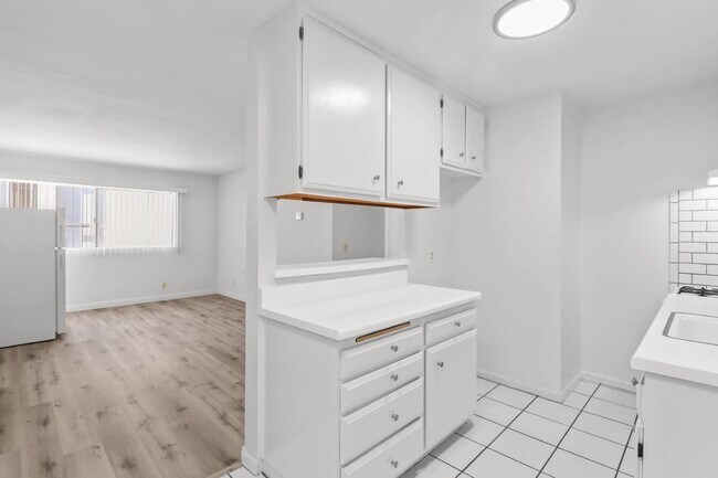Interior Photo - 1394 Midvale Avenue,