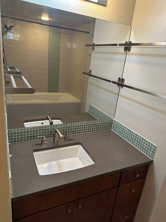 Building Photo - 1 bedroom, 1 bath Cherry Creek North - Ava...