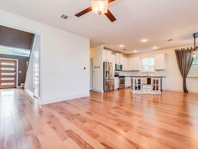 Building Photo - 2208 Capulet St