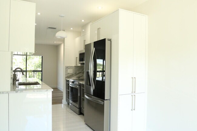 Building Photo - 11311 Pond View Dr