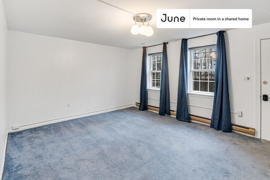 Building Photo - Private bedroom in 7 bed/3.5 bath Home