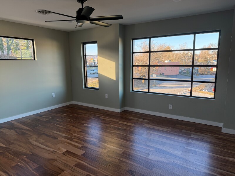 Building Photo - 577 English St