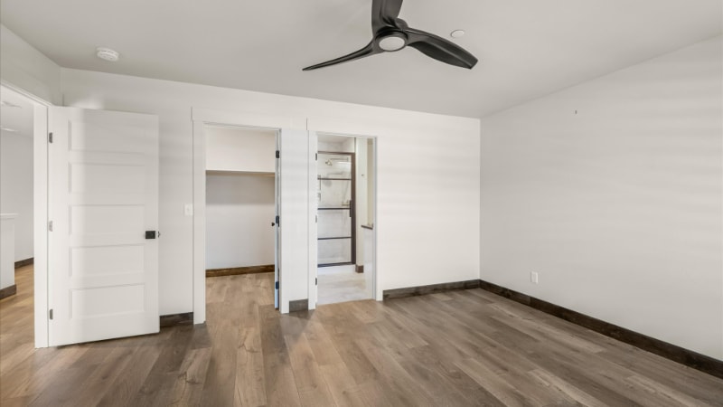 Building Photo - 1010 E 7th St