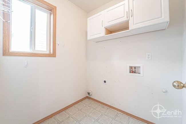 Building Photo - 8304 NE 158th Ave