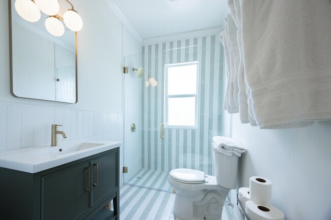 Building Photo - 717 Forest Hill Blvd