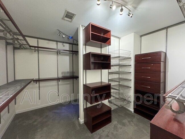Building Photo - 871 Lenox Ct NE