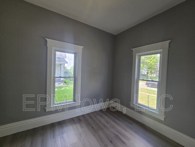 Building Photo - 301 Leland Ave