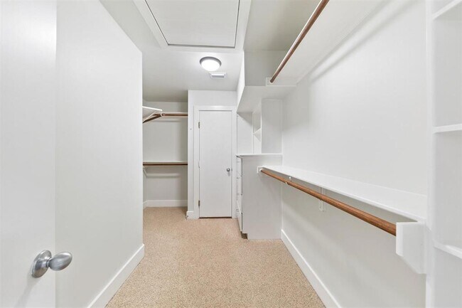 Building Photo - 419 W 26th St