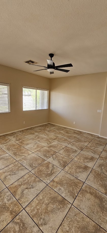 Building Photo - Fantastic 5BEDROOM+LOFT / 3 BATH home For ...