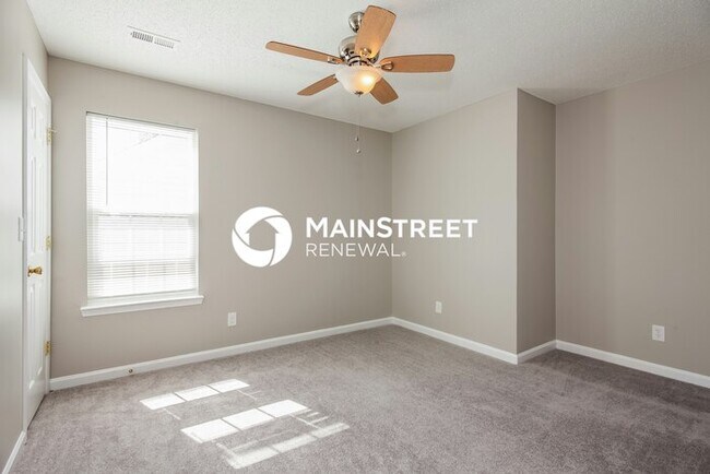 Building Photo - 4 Bedroom Pet-Friendly Home in Charlotte, NC with Main Street Renewal