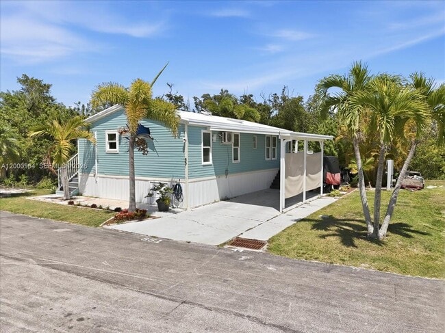 Building Photo - 851 Arapaho