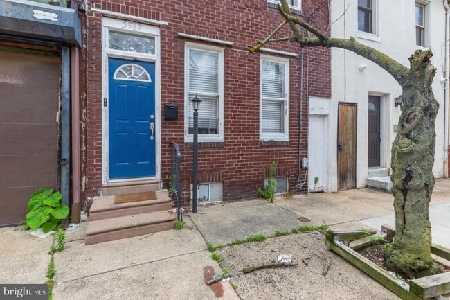 Building Photo - 2567 Kern St