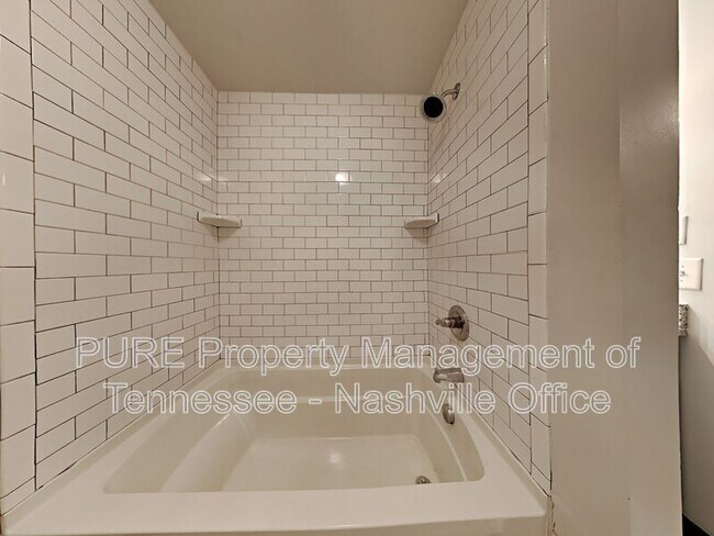 Building Photo - 517 Veritas St