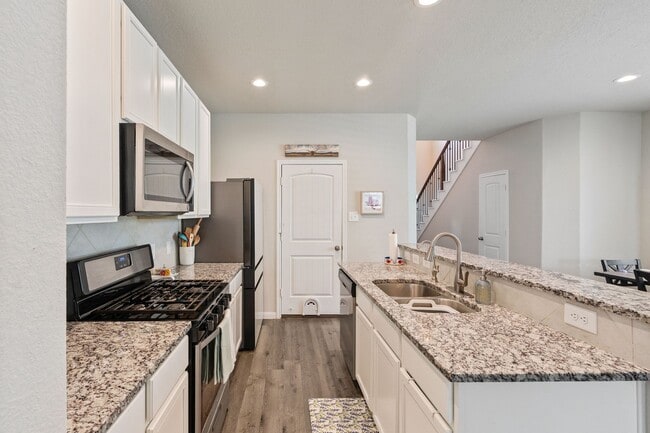 Building Photo - 2221 Raider Dr