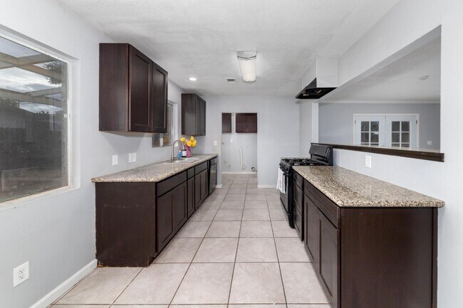 Building Photo - 3825 Bianchi Way