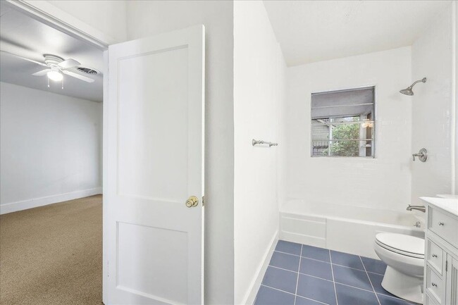 Building Photo - 2565 Harrison Ave