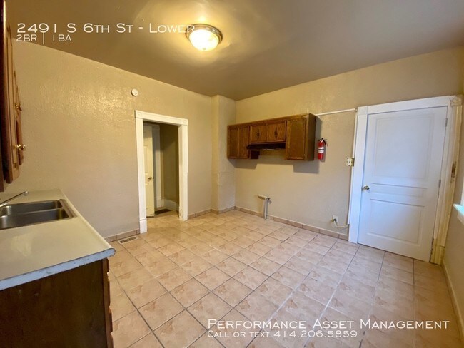 Building Photo - Beautiful South Side 2BD Lower