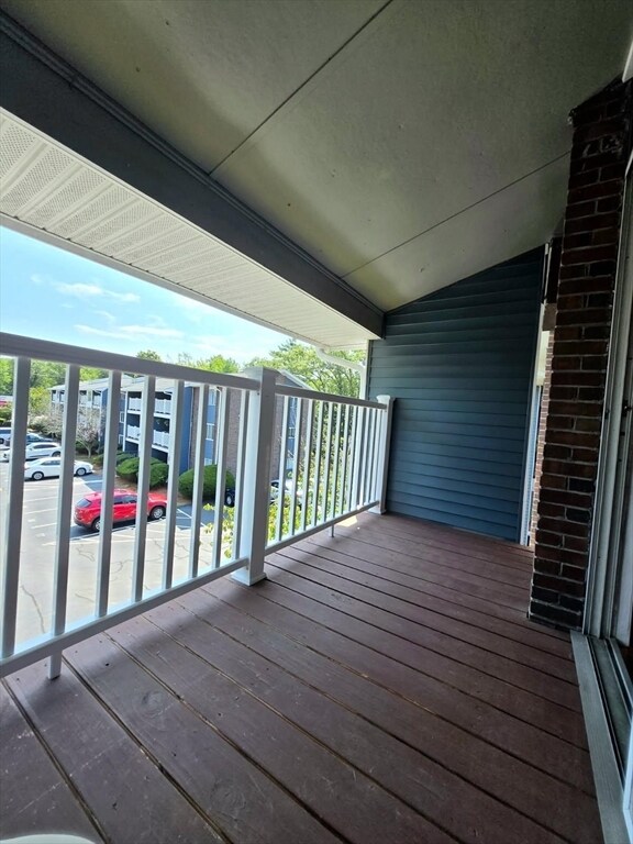 Building Photo - 11 Woodcrest Ct